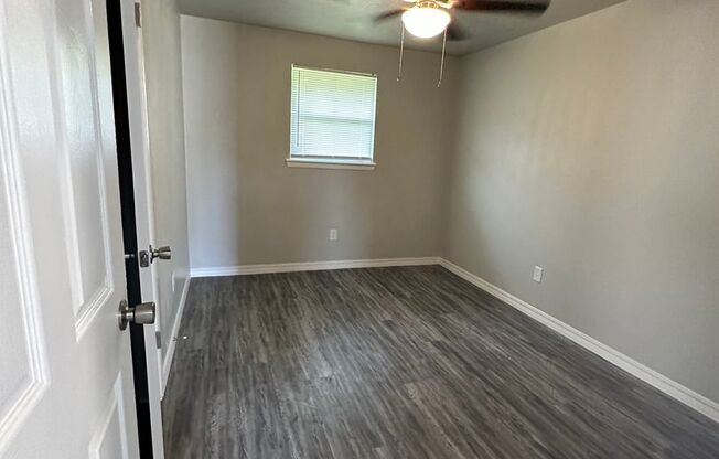 3 beds, 1 bath, $1,295