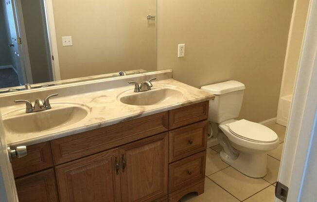 3 beds, 2.5 baths, 2,640 sqft, $1,795, Unit 526