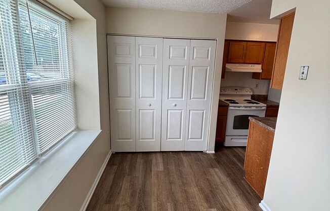 Beautiful 3 bedroom 1.5 Bath Fully Remodeled Town House