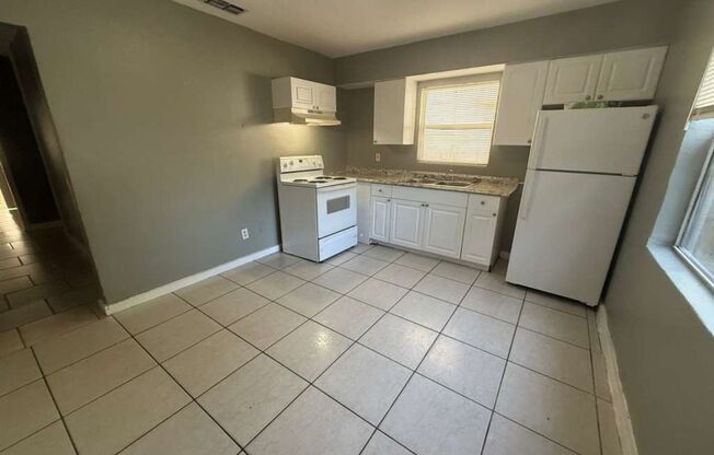 Cozy 2 bedroom/1 bathroom Single family home in the heart of Ybor! Apply for FREE This Holiday Season!