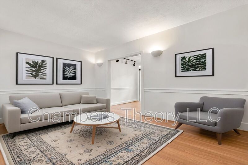 11 E ROSEMONT