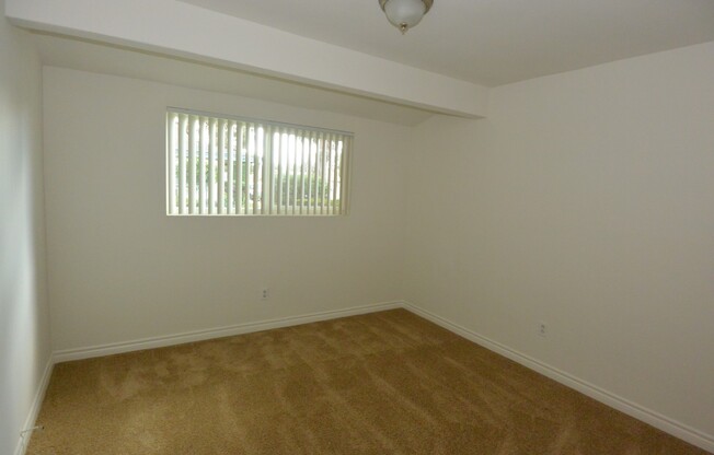 2 beds, 1 bath, $2,500, Unit 201