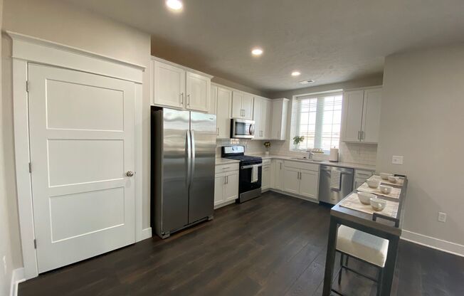 1 bed, 1 bath, 933 sqft, $1,495, Unit 10471 S. 130th Plaza Unit 103 Lakeview A936 M3