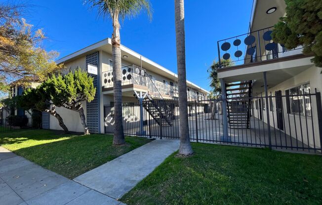 SPACIOUS 2 BEDROOM 1 BATH UPSTAIRS