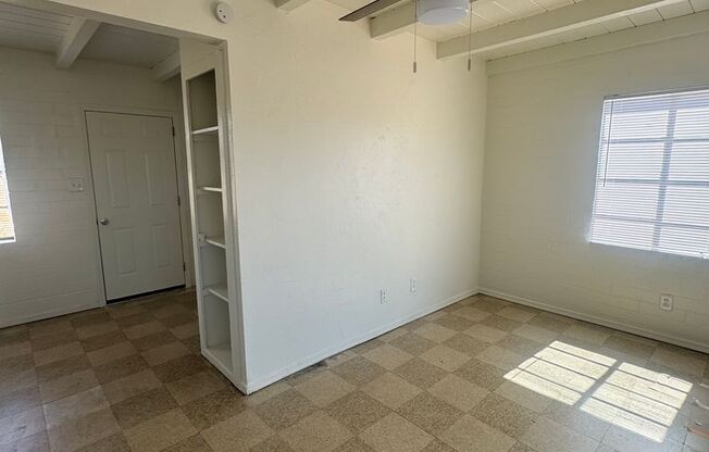 1 bed, 1 bath, $900, Unit V-5