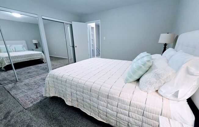 2 beds, 1.5 baths, 1,056 sqft, $2,099, Unit T-018