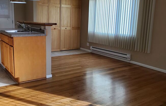 Charming 3 bedroom 1 bath Sheridan Park/Manette Duplex