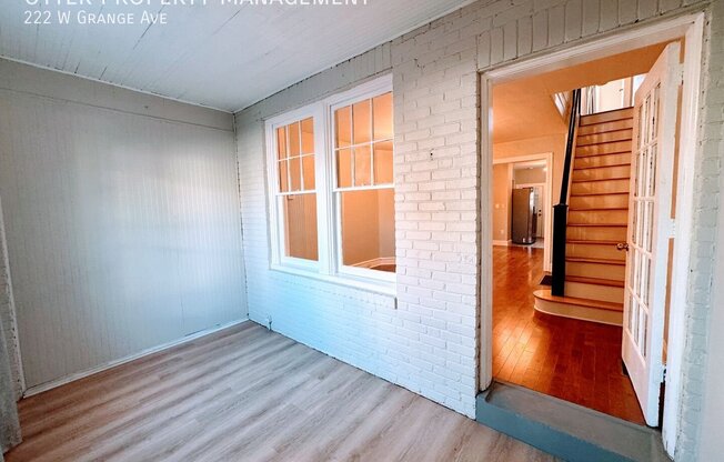 222 W GRANGE AVE