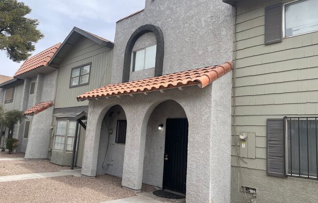 BEAUTIFUL 2 BEDS 1 1/2 BATHROOM APARTMENT PLUS 2 CAR CARPOT