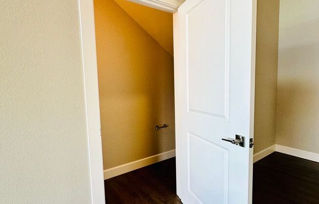1 bed, 1.5 baths, 959 sqft, $3,150, Unit 4th #411