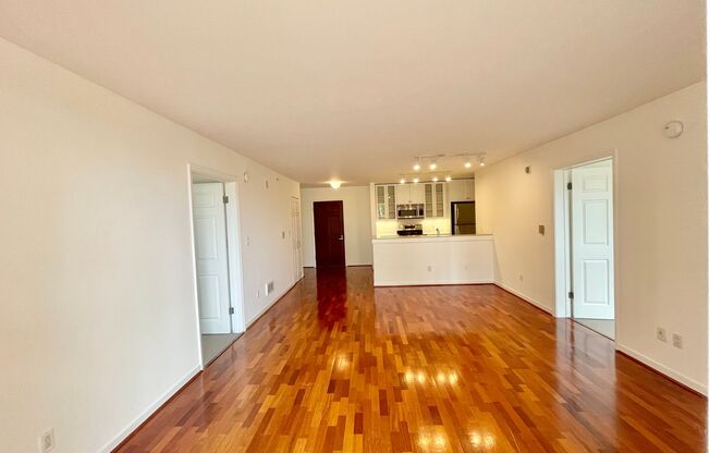 INCREDIBLE 2Br/2Ba Doorman Building Condo – PROGRESSIVE
