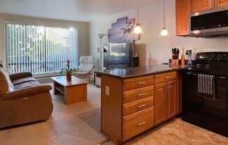 Just landing in the East Bay? Fully Furnished Resort 1 Bdrm. condo available on a short or long term basis