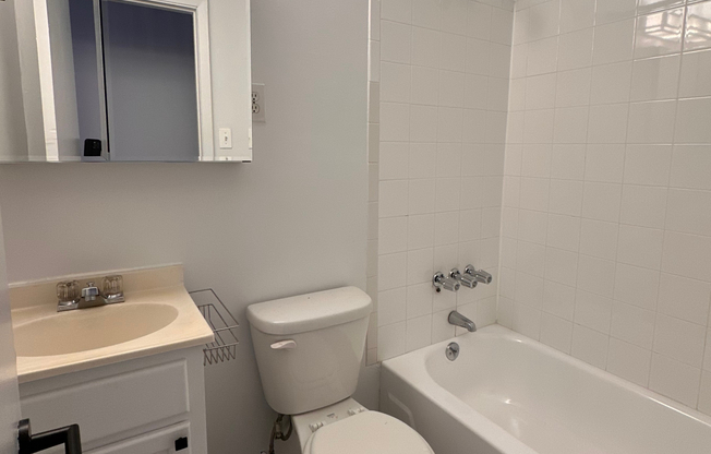 1 bed, 1 bath, $2,735, Unit 4FE