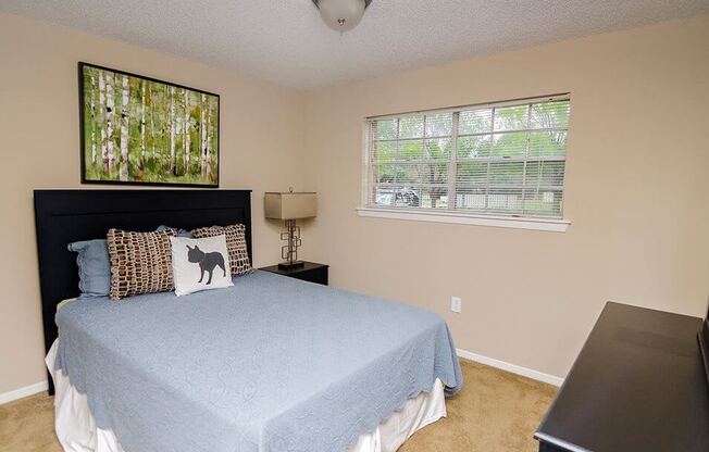 spacious bedroom in baton rouge apartment
