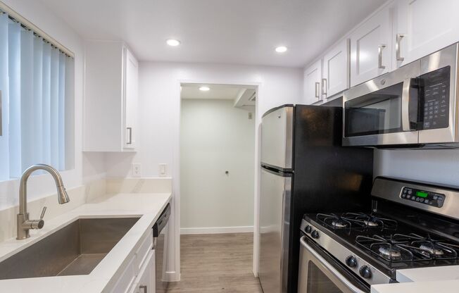 1 bed, 1 bath, 850 sqft, $2,998, Unit 102