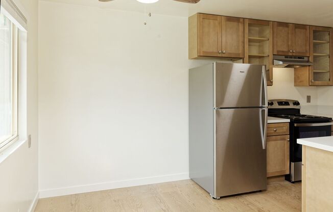 2 beds, 1 bath, 800 sqft, $2,450, Unit 10