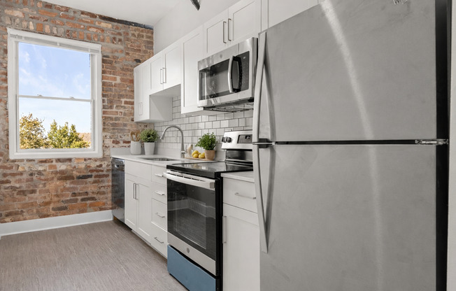 1 bed, 1 bath, 850 sqft, $1,900, Unit 215