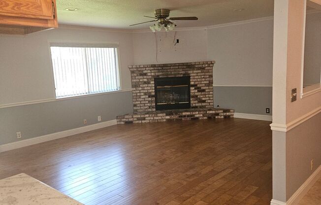 Spacious Open Floor Plan Close to Schools and Shopping