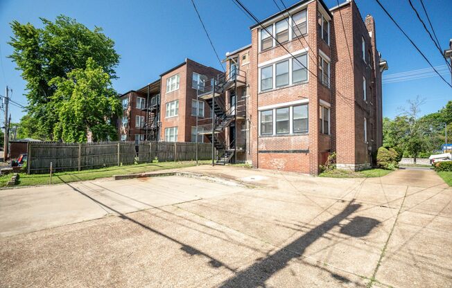 762 Kingsland
