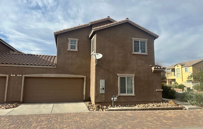 Henderson!!! Community: Cadence!! 4 Bedrooms!!! Bed & Full bath downstairs!! Loft/computer area upstairs!! Jack N Jill Bath!! Playground!!