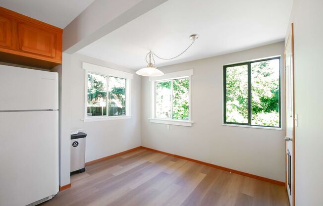 2 Beds 1.5Baths Single-family House Available for Rent!