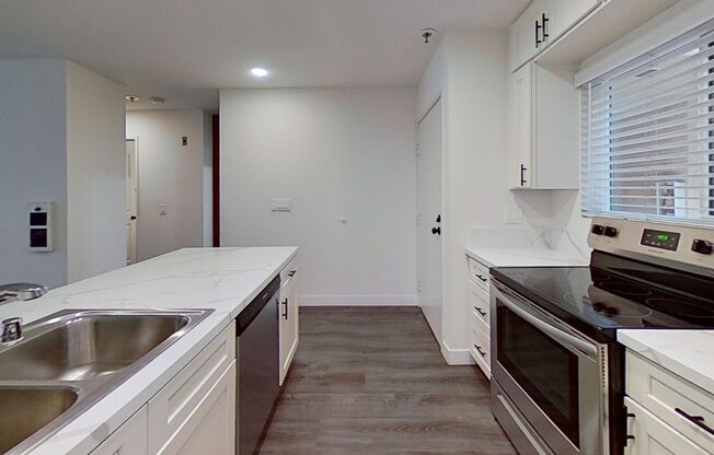2 beds, 1 bath, 830 sqft, $2,495, Unit 117