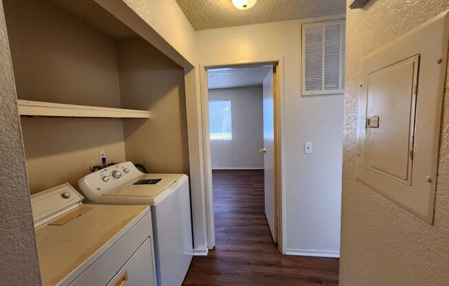 2 beds, 2 baths, 918 sqft, $1,175, Unit Unit B
