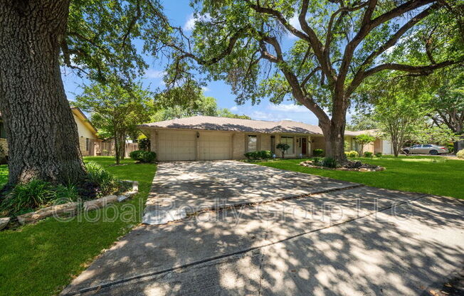 425 CRESTWIND WAY