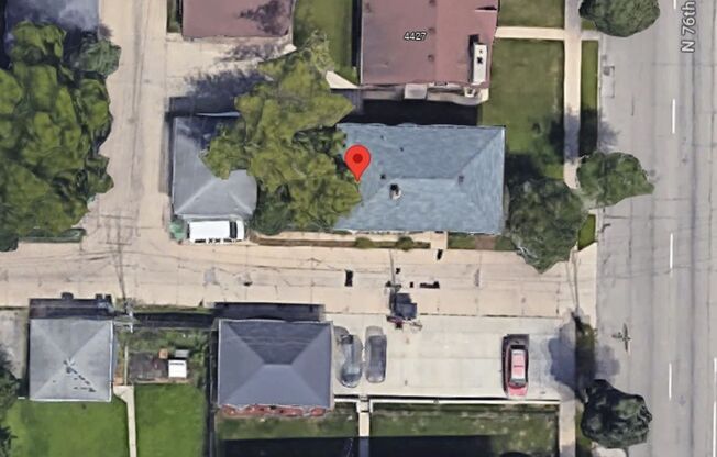 4421-23 N 76th St