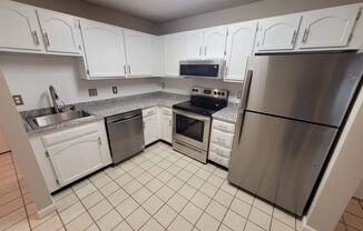 $1995- First Floor 2 Bed / 1 Bath Condominium in Manchester with Heat and Hot Water Included!