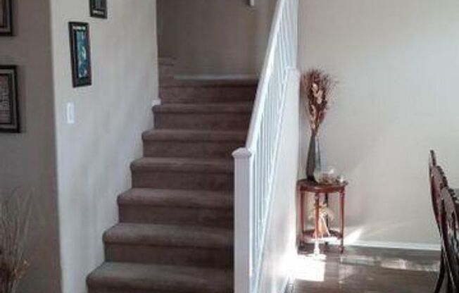 4 beds, 2.5 baths, $2,200