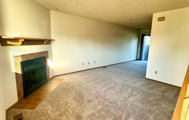 Move In Ready NOW!! 2 Bedroom, 1 1/2 bath Condo!