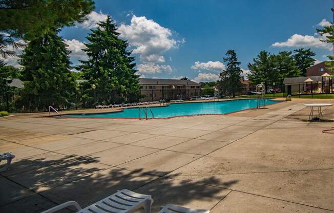 Maplewood Villas Apartments Pool 02