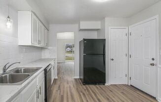 2 beds, 1 bath, 1,295 sqft, $1,400, Unit 4240 Norman Drive SE Apt 2