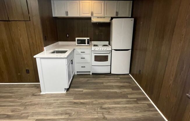 1 bed, 1 bath, 325 sqft, $995, Unit UNIT 1 *