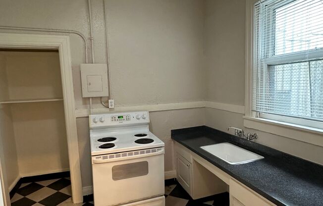 1 bed, 1 bath, 450 sqft, $1,050, Unit 201
