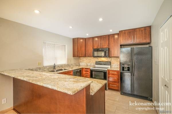 3 beds, 1.5 baths, $2,700, Unit Unit 141