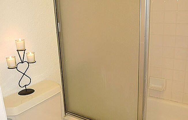 2 beds, 2 baths, 910 sqft, $2,595, Unit 410