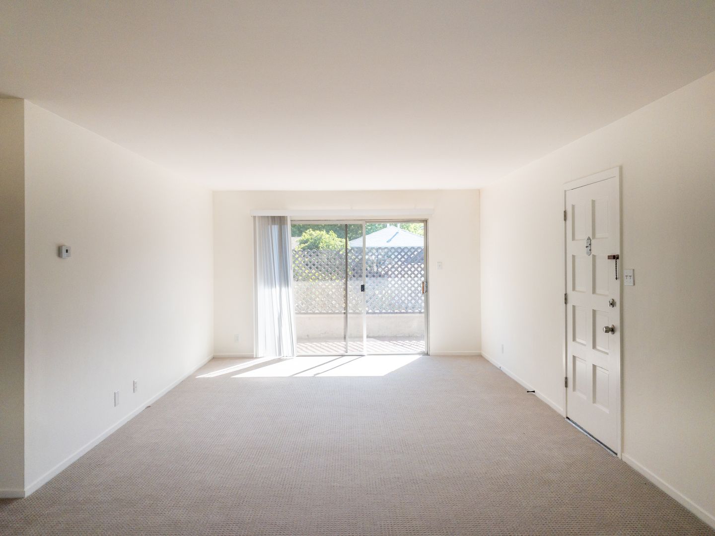 BRIGHT Remodeled Downtown 1BR/1BA Flat! Parking! -PROGRESSIVE
