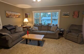 3 beds, 1 bath, $1,495, Unit 10 Lawrence Dr Apt A