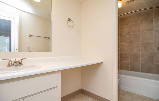 2 beds, 1 bath, 888 sqft, $1,030, Unit 46T-2D