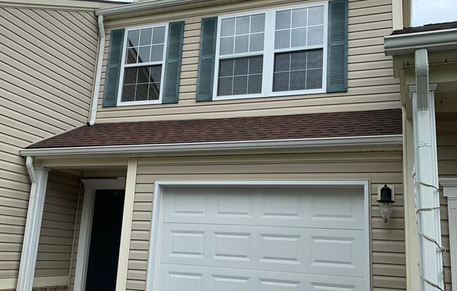 3 Bedroom, 2.5 Bath Townhouse with 1 Car Garage