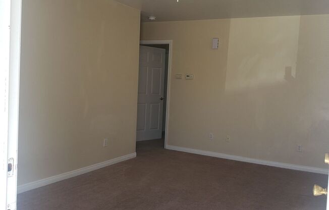 2 beds, 1 bath, $1,300, Unit 2