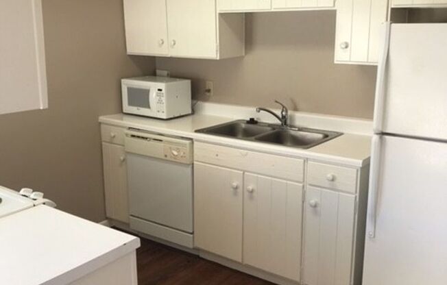 2 beds, 1 bath, 948 sqft, $1,179, Unit 138