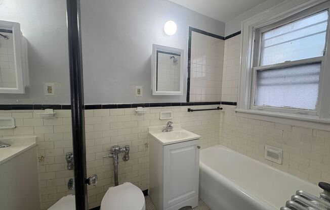 Studio, 1 bath, $1,095, Unit 107