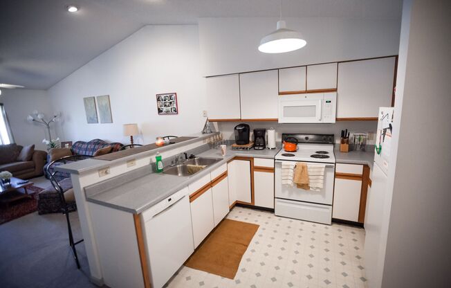 2 beds, 2 baths, 870 sqft, $1,250, Unit 2001-07