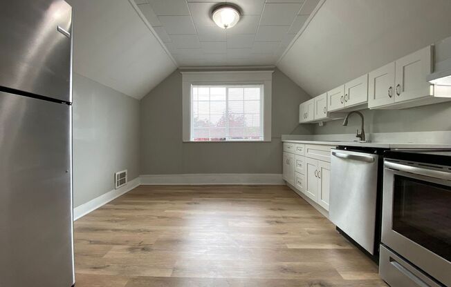 2 beds, 1 bath, 850 sqft, $1,325, Unit Unit 3