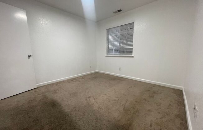 2 beds, 1 bath, 850 sqft, $1,750, Unit 29