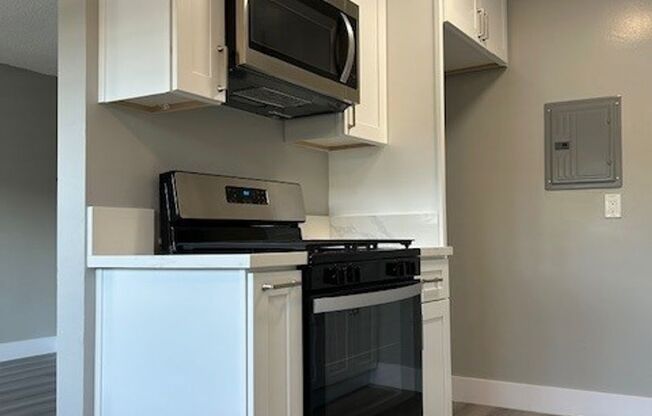 1 bed, 1 bath, 650 sqft, $1,995, Unit 31