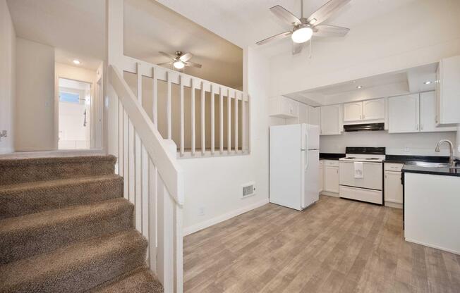 1 bed, 1 bath, 725 sqft, $2,445